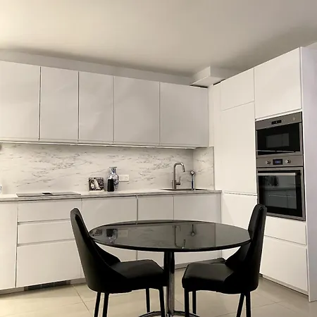 Lägenhet Chic 1-br With Terrace, Ac & Wi-fi *