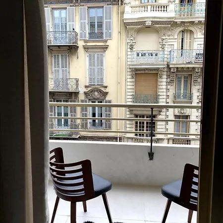 Chic 1-br With Terrace, Ac & Wi-fi Apartamento *