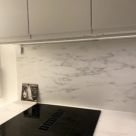 Chic 1-br With Terrace, Ac & Wi-fi
