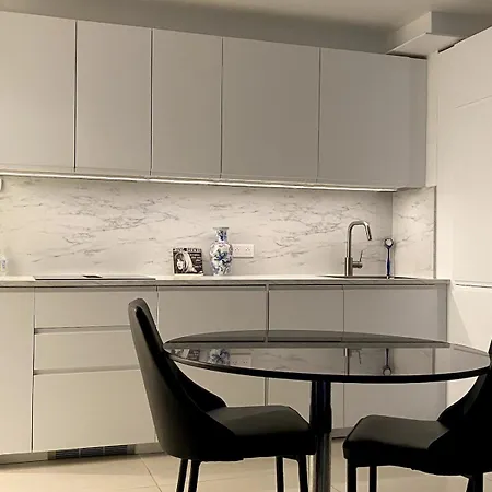 Chic 1-br With Terrace, Ac & Wi-fi * Niza